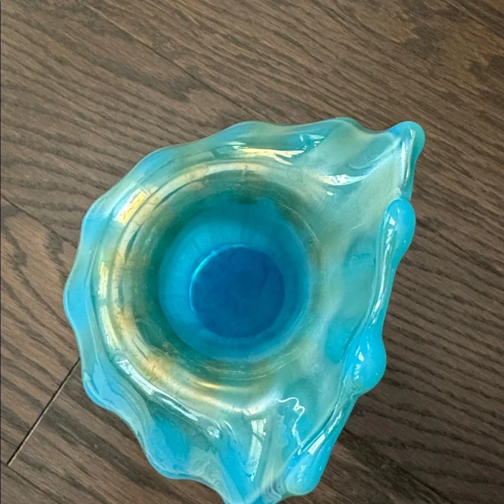 Westmoreland Corinth Blue Opal Jack-in-the-Pulpit carnival glass vase. - Picture 5 of 8